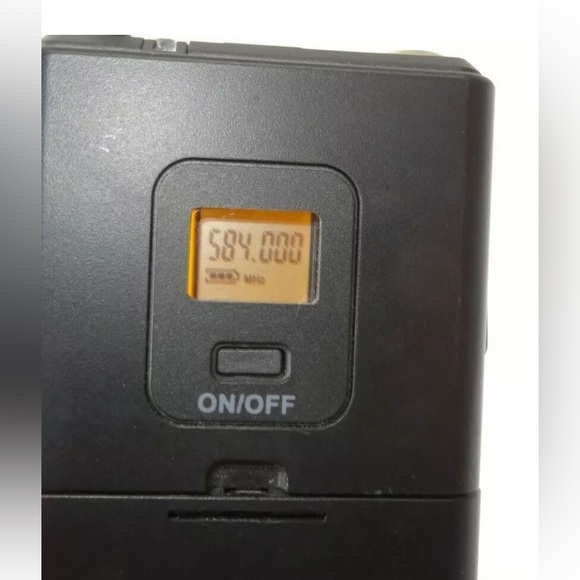 Fifine Technology Lavalier/Headset Wireless Microphone K031 UHF 565-584 - Picture 4 of 6